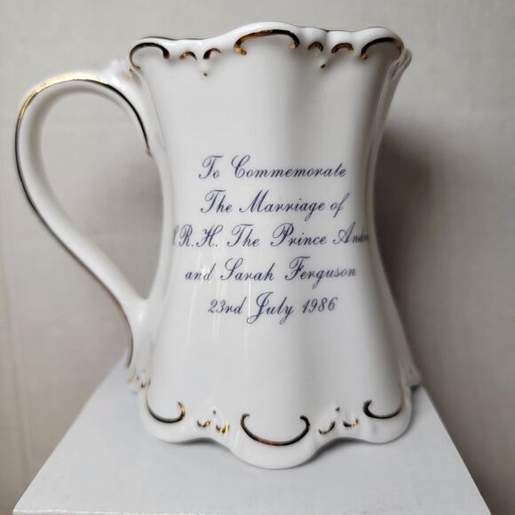 VINTAGE 1986 Fine Bone China Tea Cup Commem. Marriage of Fergie & Prince Andrew - Picture 3 of 8